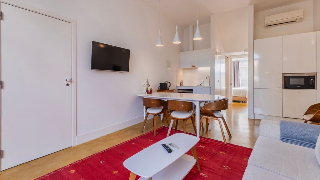 1BDR Apartment w/ Garden View by LovelyStay
