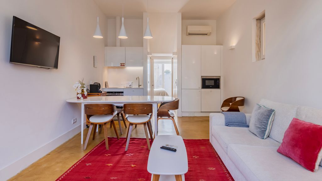 1BDR Apartment w/ Garden View by LovelyStay