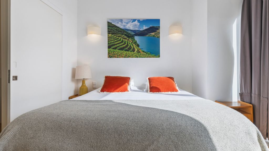1BDR Apartment w/ Garden View by LovelyStay
