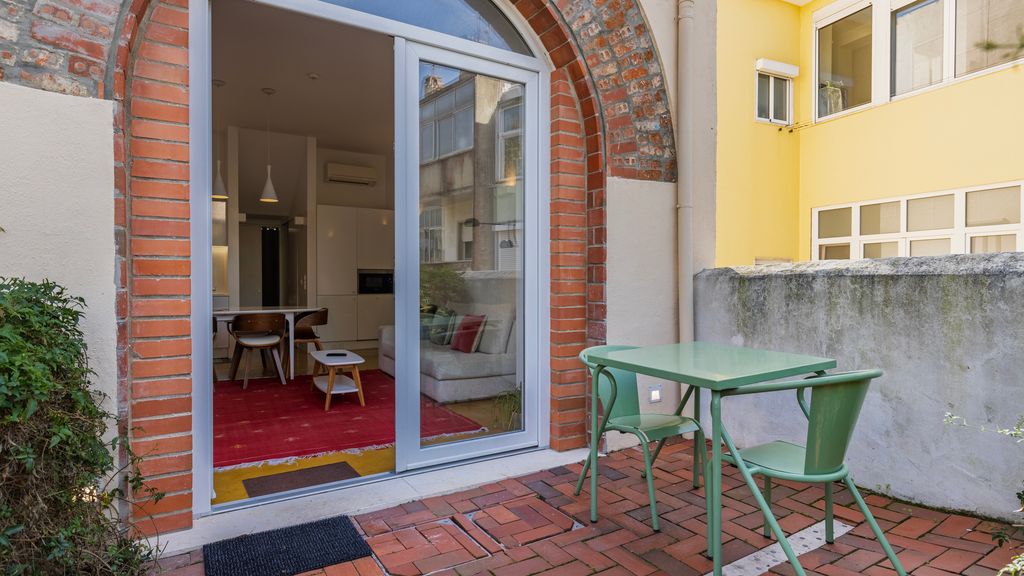 1BDR Apartment w/ Garden View by LovelyStay