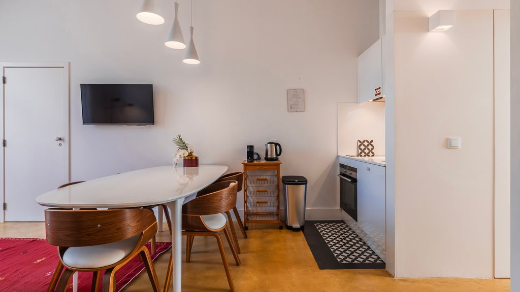 1BDR Apartment w/ Garden View by LovelyStay