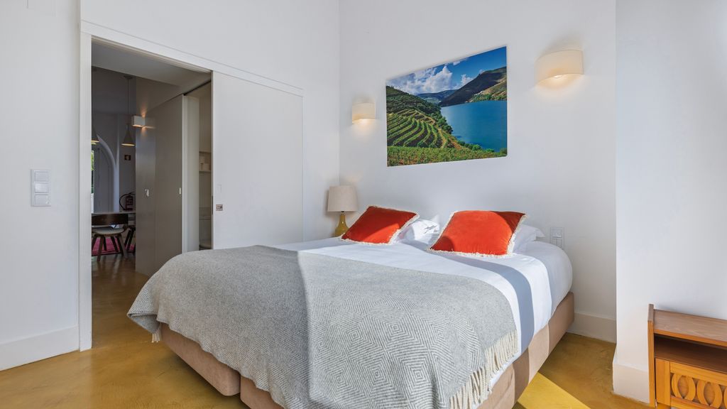 1BDR Apartment w/ Garden View by LovelyStay
