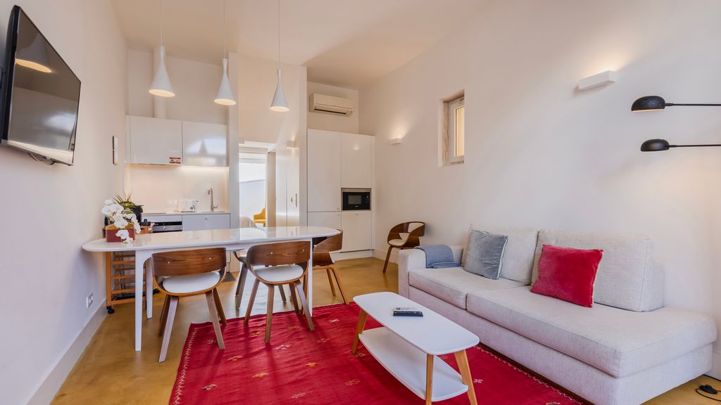 1BDR Apartment w/ Garden View by LovelyStay