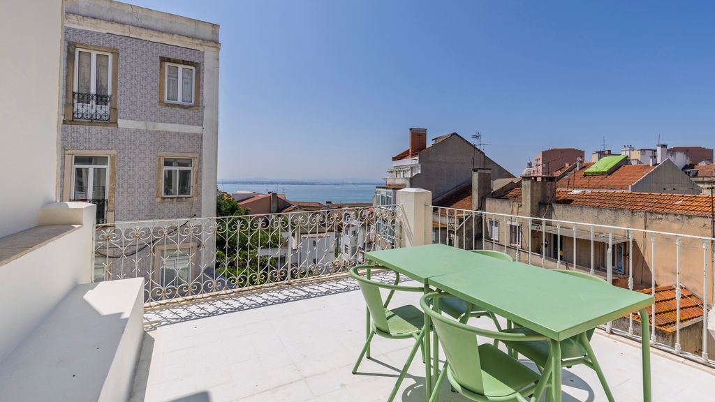 Amazing Terrace River View Apartment by LovelyStay