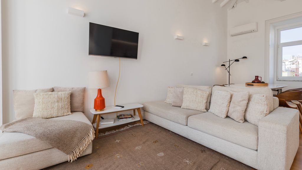 Amazing Terrace River View Apartment by LovelyStay