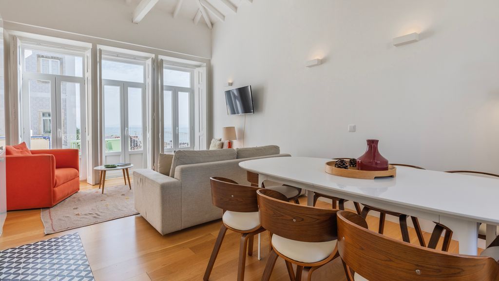 Amazing Terrace River View Apartment by LovelyStay