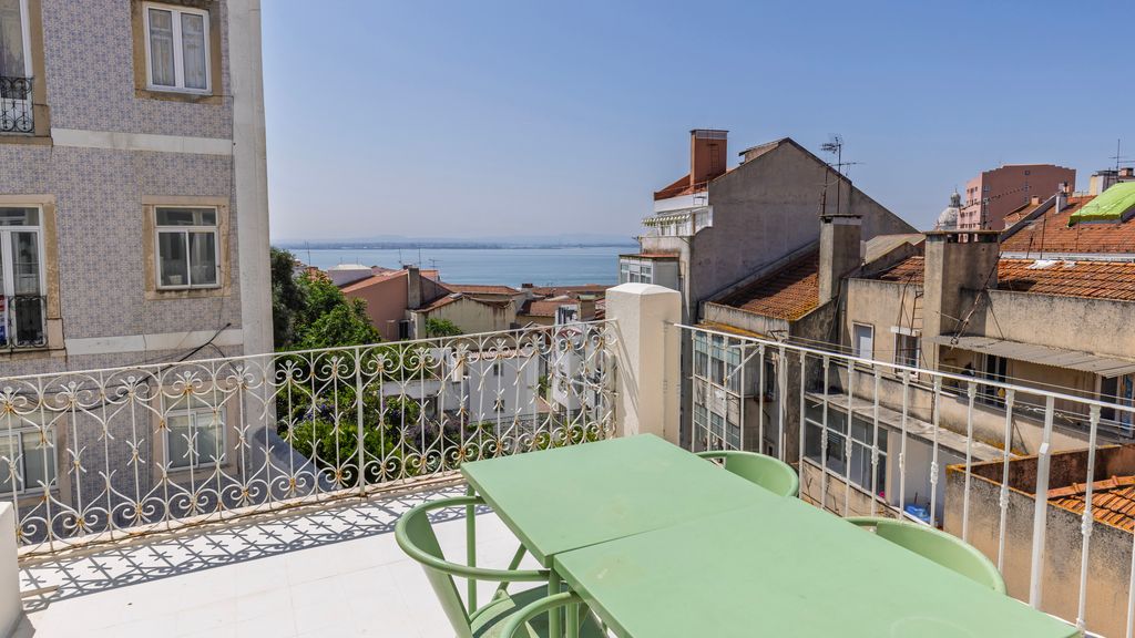 Amazing Terrace River View Apartment by LovelyStay