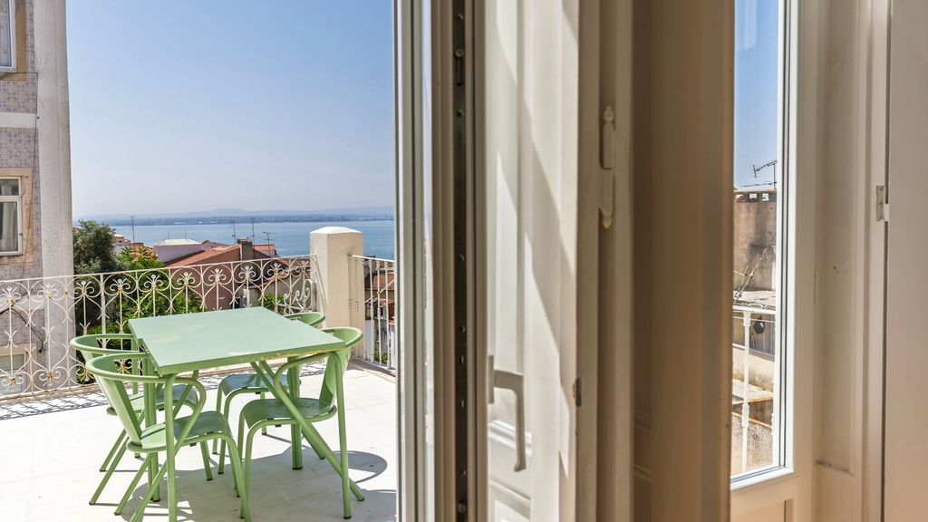 Amazing Terrace River View Apartment by LovelyStay
