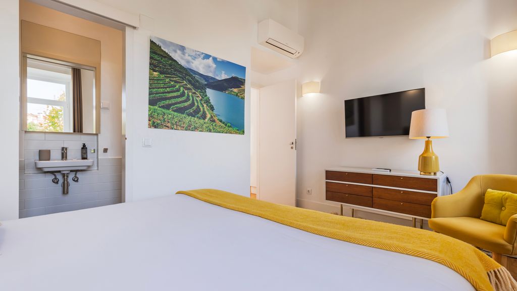 Amazing Terrace River View Apartment by LovelyStay