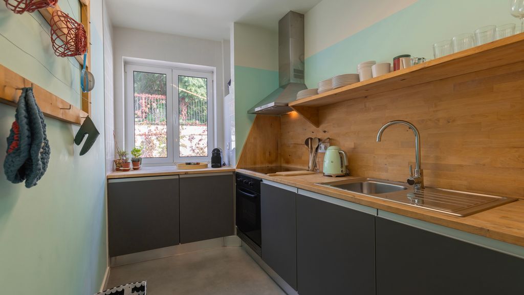 Vintage w/ Castle View Apartment by LovelyStay