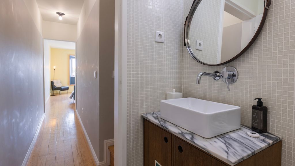 Vintage w/ Castle View Apartment by LovelyStay