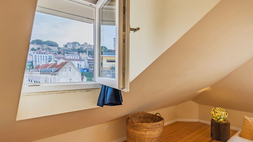 Vintage w/ Castle View Apartment by LovelyStay