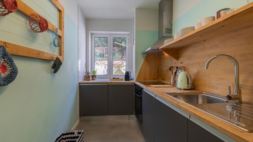 Vintage w/ Castle View Apartment by LovelyStay