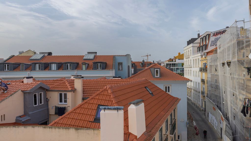 Vintage w/ Castle View Apartment by LovelyStay