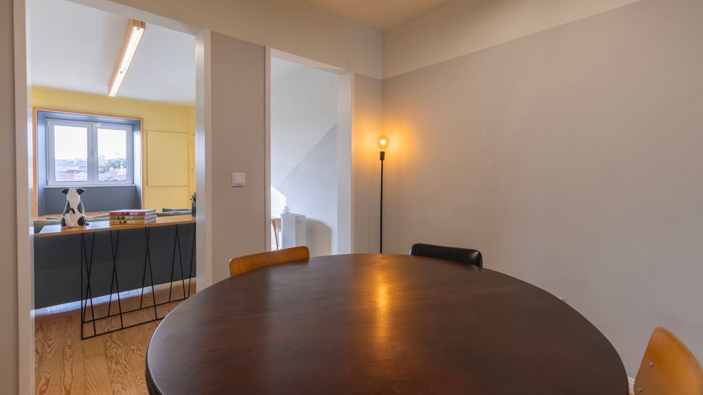 Vintage w/ Castle View Apartment by LovelyStay
