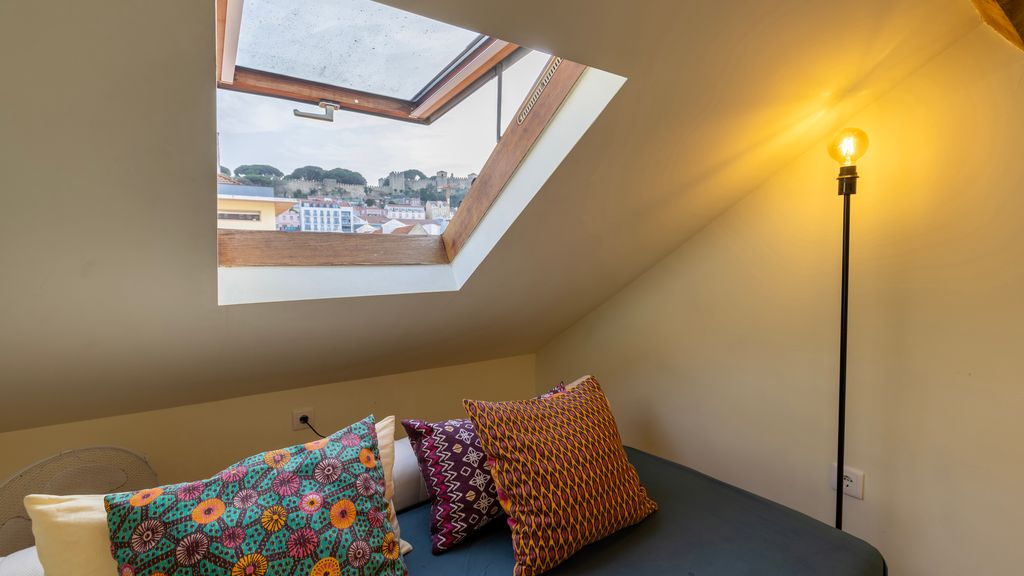Vintage w/ Castle View Apartment by LovelyStay