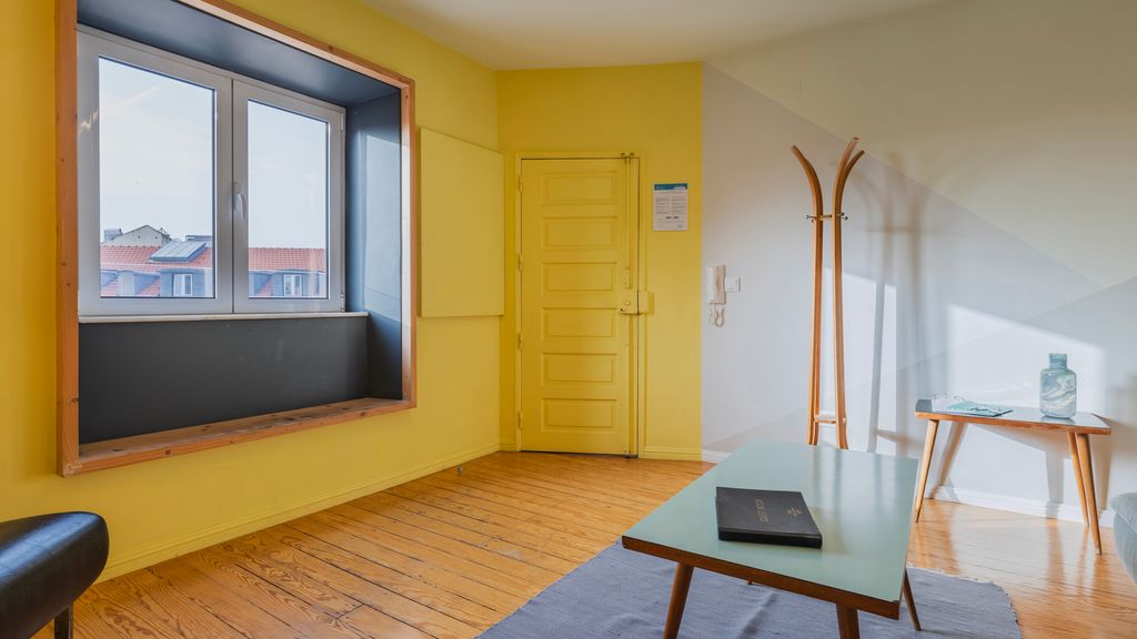 Vintage w/ Castle View Apartment by LovelyStay
