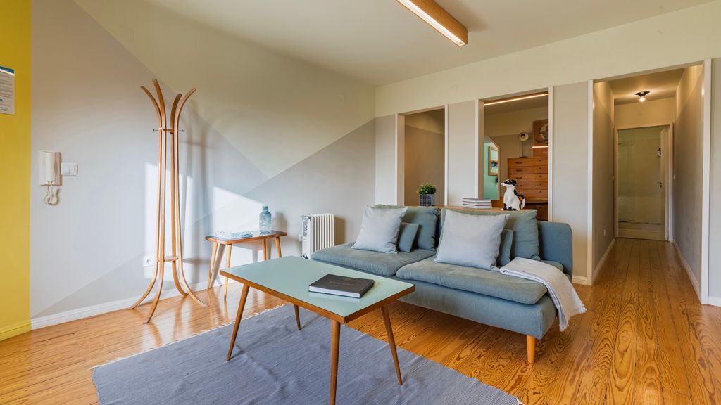 Vintage w/ Castle View Apartment by LovelyStay