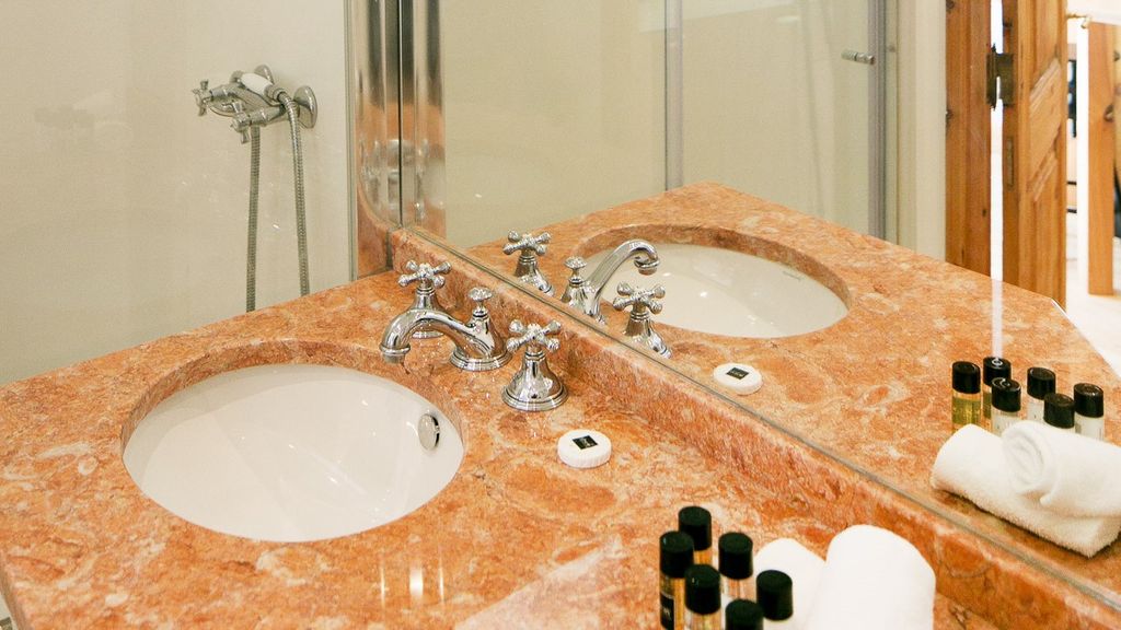 Alfama Deluxe Duplex by LovelyStay