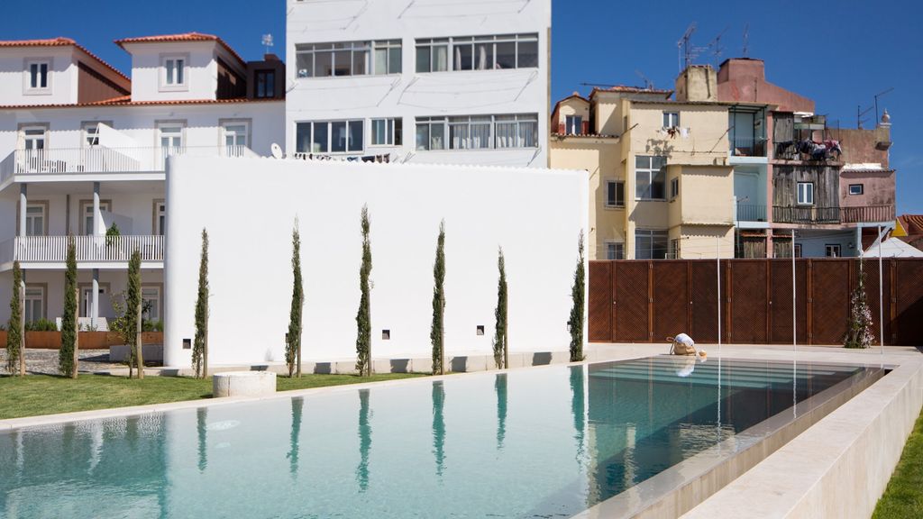 Designer Apartment w/ Pool by LovelyStay