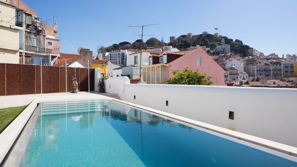Designer Apartment w/ Pool by LovelyStay