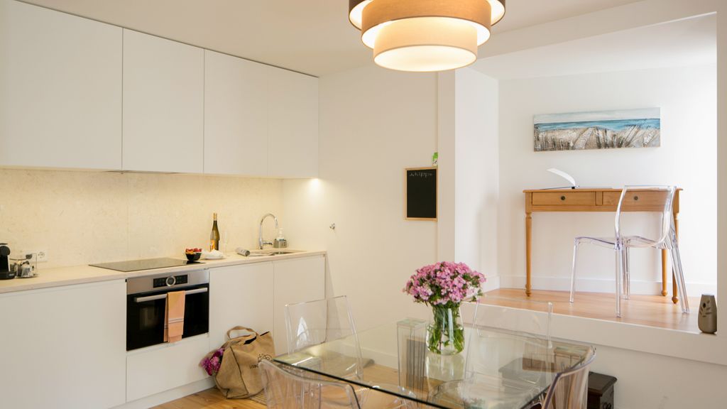 Designer Apartment w/ Pool by LovelyStay