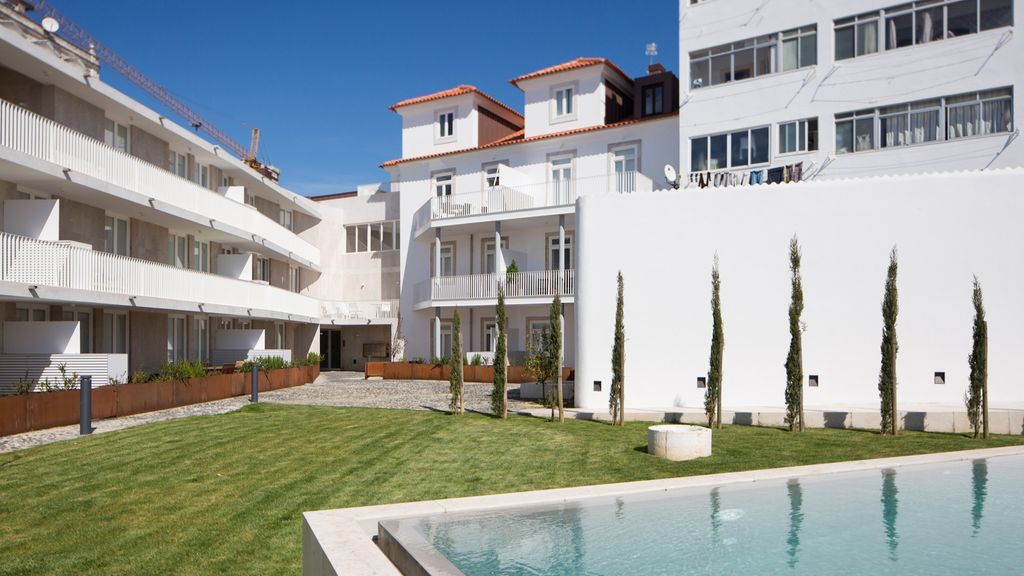 Designer Apartment w/ Pool by LovelyStay