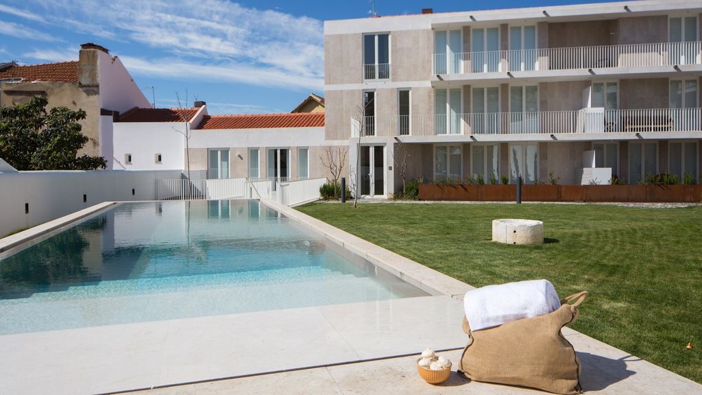 Designer Apartment w/ Pool by LovelyStay