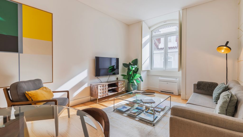 Downtown Sleek Apartment by LovelyStay