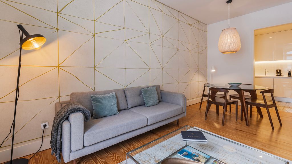 Downtown Sleek Apartment by LovelyStay