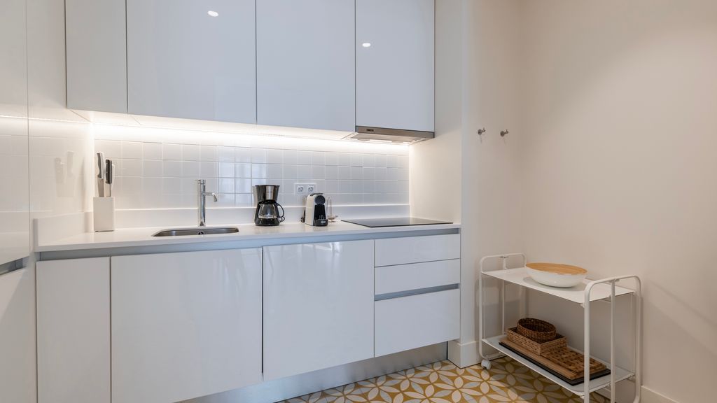 Downtown Sleek Apartment by LovelyStay