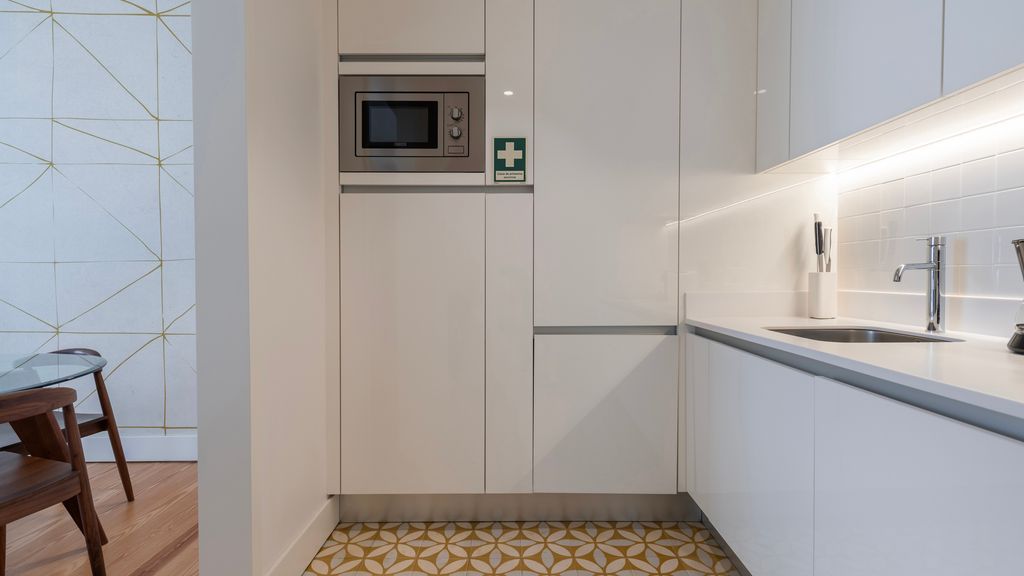 Downtown Sleek Apartment by LovelyStay