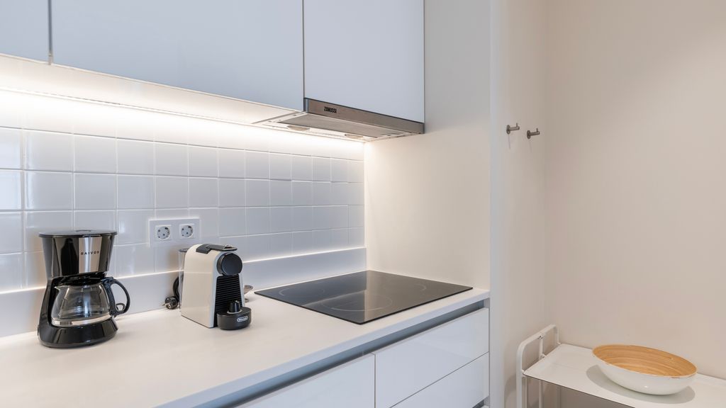 Downtown Sleek Apartment by LovelyStay