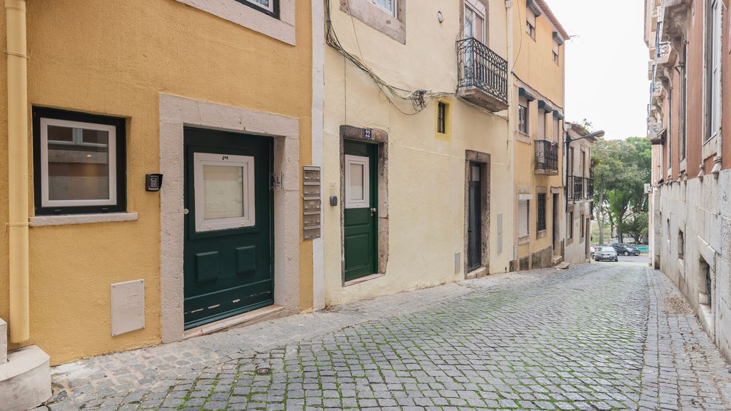 1BDR w/ Terrace in Alfama Centre by LovelyStay