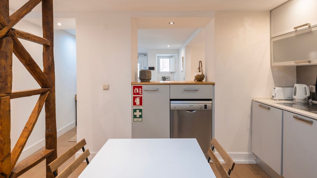 1BDR w/ Terrace in Alfama Centre by LovelyStay