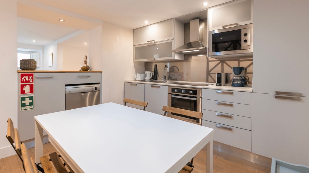 1BDR w/ Terrace in Alfama Centre by LovelyStay