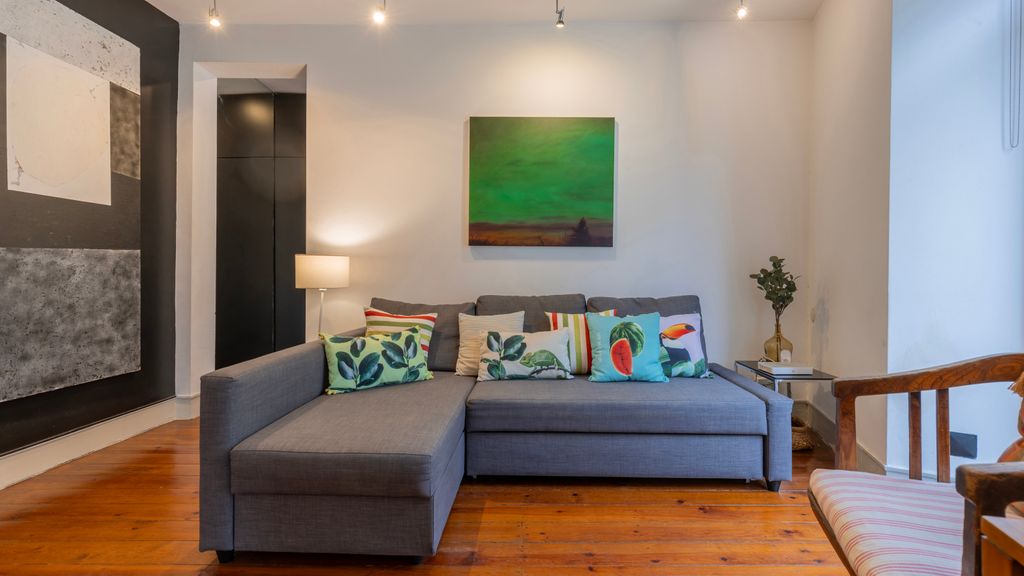 Chiado Center 1BDR Flat by LovelyStay