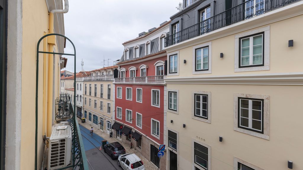 Chiado Center 1BDR Flat by LovelyStay