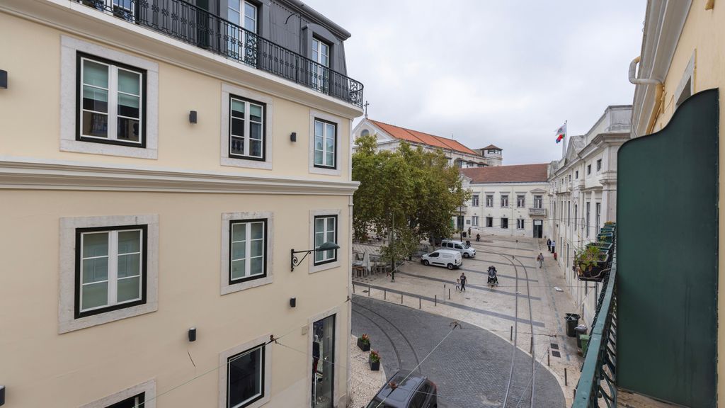 Chiado Center 1BDR Flat by LovelyStay