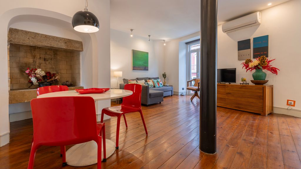 Chiado Center 1BDR Flat by LovelyStay