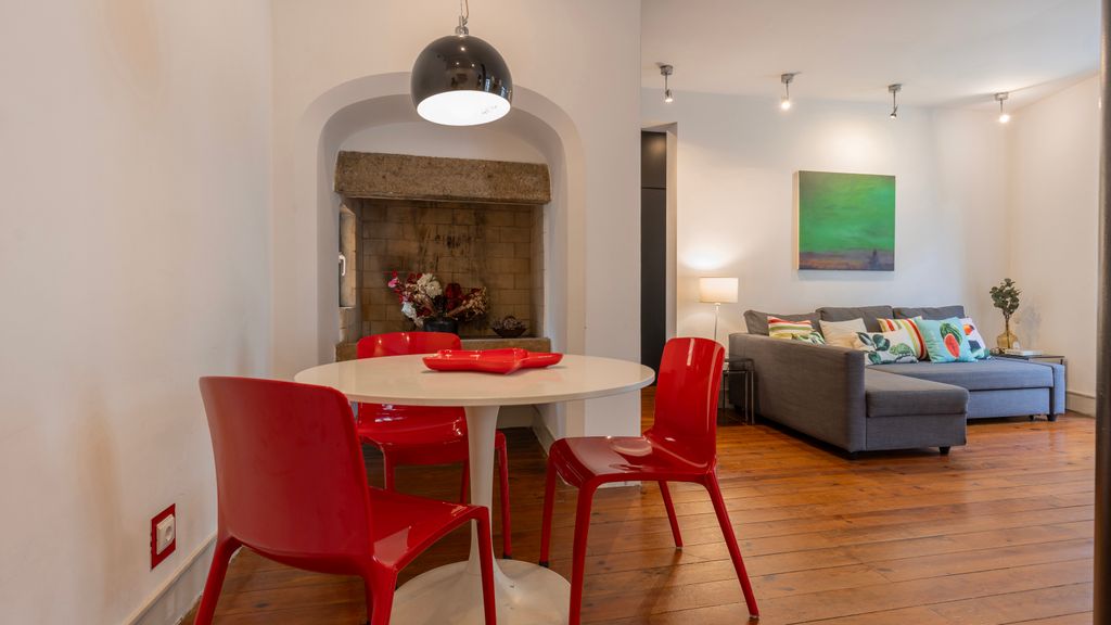 Chiado Center 1BDR Flat by LovelyStay