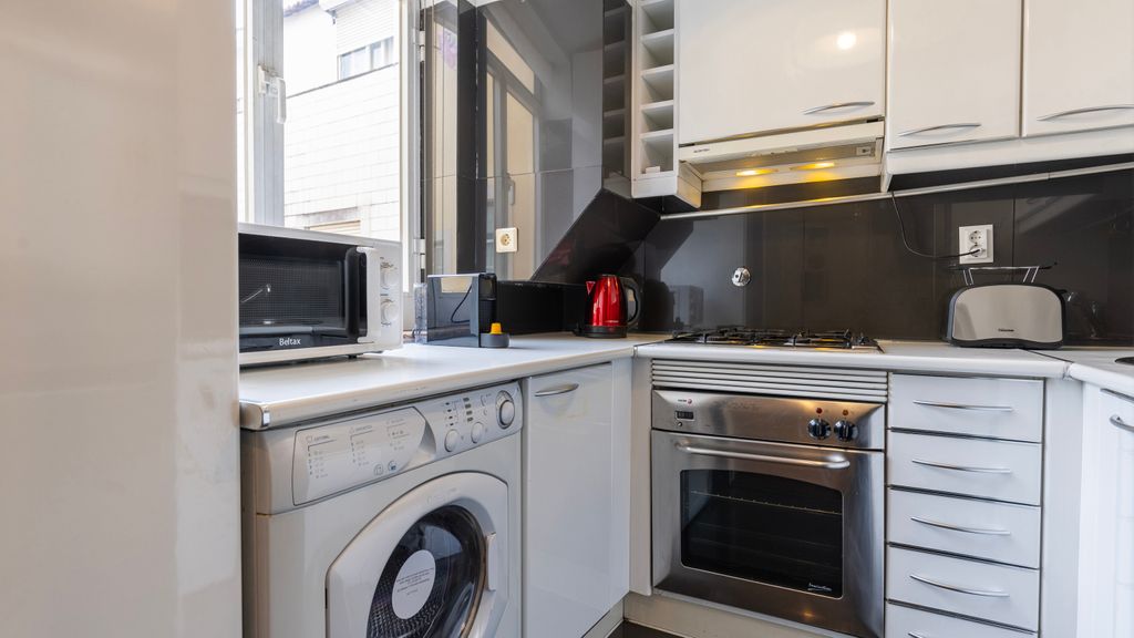 Chiado Center 1BDR Flat by LovelyStay