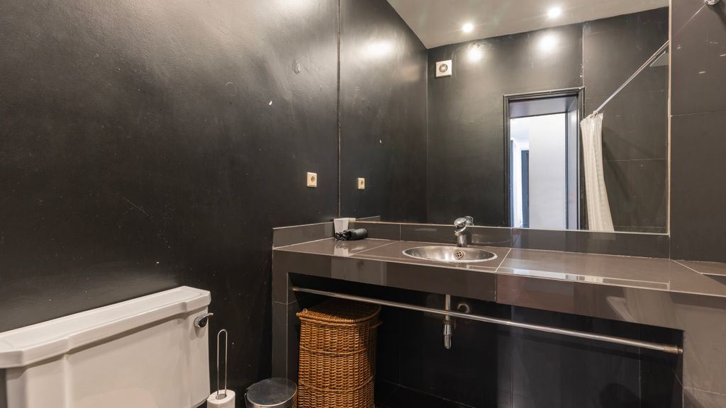 Chiado Center 1BDR Flat by LovelyStay