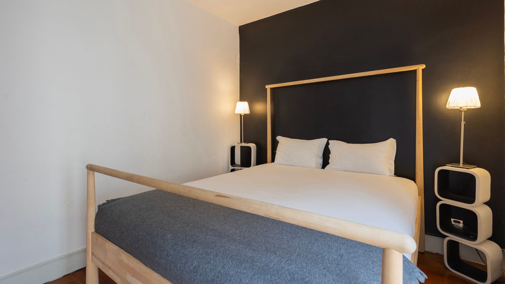 Chiado Center 1BDR Flat by LovelyStay