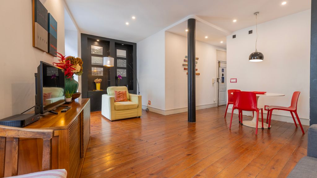 Chiado Center 1BDR Flat by LovelyStay