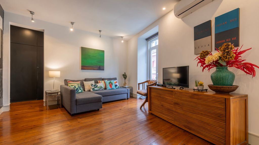 Chiado Center 1BDR Flat by LovelyStay