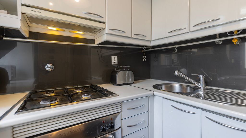Chiado Center 1BDR Flat by LovelyStay
