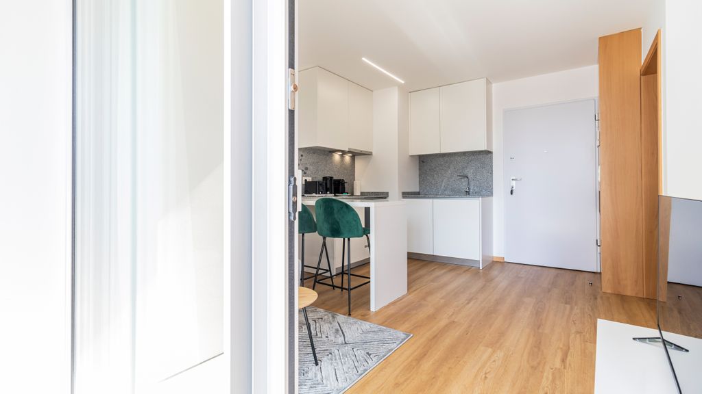 Infante Studio w/ Parking by LovelyStay