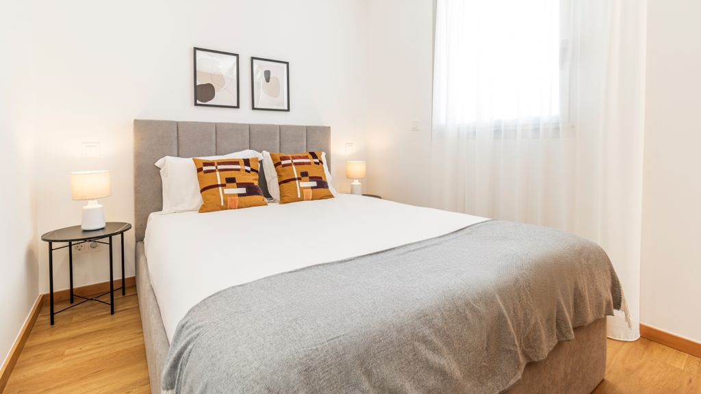 Infante Studio w/ Parking by LovelyStay