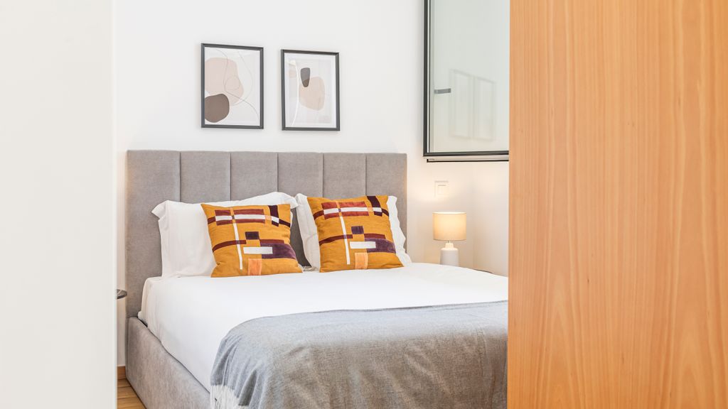 Infante Studio w/ Parking by LovelyStay